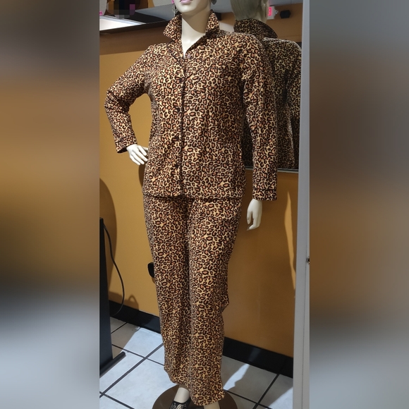 WHITE MARK Ladies Brown Animal Print Lounge Wear Size M 28.5 Inseam - Picture 1 of 7